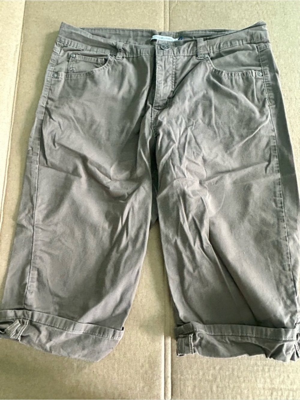 Bandolino Bermuda Shorts - or cropped capris - Brownish Taupe